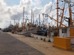 Barcos sin trabajos de avituallamiento