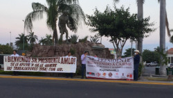 Madrugan para ver a AMLO