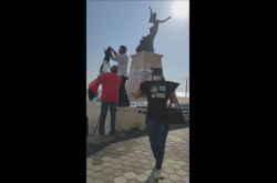'Ocupan la plaza' anti AMLO's en Mazatlán