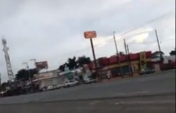 Video: abuelo estrella auto contra Oxxo porque no lo dejaron pasar sin cubrebocas