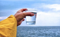 En 30 minutos y con luz solar, científicos hacen potable el agua de mar