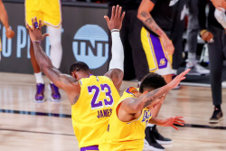 Los Lakers vencen a los Nuggets