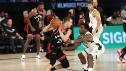 Los Raptors superan a los Bucks sin Antetokounmpo