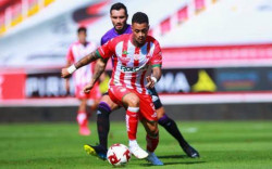Mazatlán FC pierde ante Necaxa, el VAR es protagonista del juego