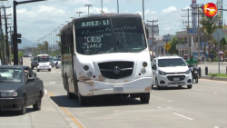 Apoyarán con despensa a choferes de camiones urbanos