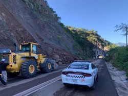 Cerrada circulación en la súper carretera Mazatlán-Durango