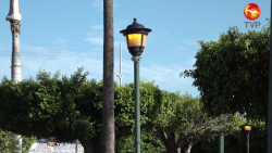 Encienden lámparas... de día en plazas de la zona rural
