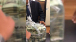 Sale a la luz pública el video de la supuesta entrega de sobornos de parte de Emilio Lozoya a Senadores de oposición