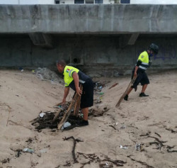 Levantan 1.1 toneladas de desechos en zona de playas