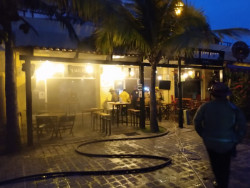 Bar en La Marina Mazatlán se prende en llamas