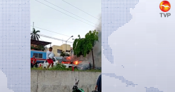 Pese a lluvias, motor de camioneta arde en llamas