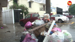 Cumplen tres días con la basura... en sus banquetas