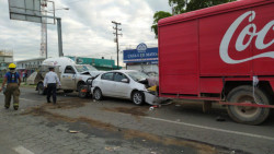 Deja carambola dos lesionados en la salida sur