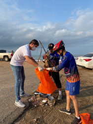 Recogen dos toneladas de basura en playa Ponce