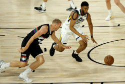 Los Nuggets de Denver vencen al Jazz de Utah