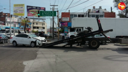 Encontronazo deja un motociclista lesionado