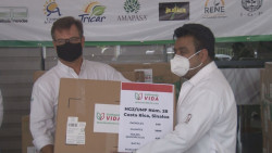 Entregan empresas hortícolas mas de 17 mil insumos de protección para personal médico