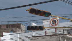 Cuidado al cruzar avenida ciudades hermanas y patria