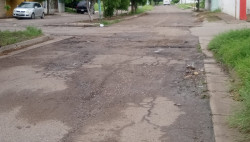 Sigue el pavimento destrozado en Nueva Galicia
