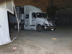 Aseguran tráiler con paquetes de mariguana