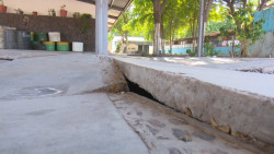 Avería en piso de primaria provoca tres accidentes