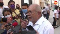 Alcalde de Mazatlán atiende sin cubrebocas