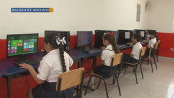 Con el recorte en programas educativos profesores se capacitarán con 77 pesos por año