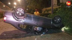 Vuelca unidad en Avenida la Marina