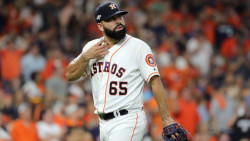 Urquidy se va sin decisión en la victoria de los Astros