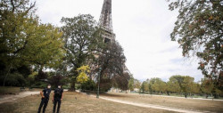 Evacúan la Torre Eiffel por amenaza de bomba