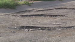Recurrentes los baches en Villa Bonita