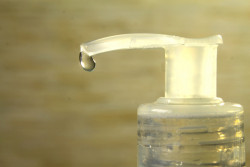 Alerta COEPRISS de gel antibacterial con metanol