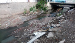 Se desborda drenaje en arroyo de la Toledo Corro