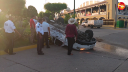 Tres lesionados en volcadura