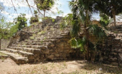 Descubren seis pirámides mayas