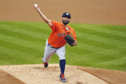 Urquidy sale sin decisión, los Astros ganan