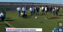 "Si lo paras te libero": "El Bronco" a reo en penalti que inauguró cancha en Cereso de NL