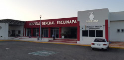 Motociclistas caen a alcantarilla en Escuinapa