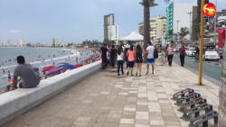 Se reúnen 32 mil personas en franja costera de Mazatlán
