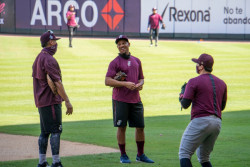 Johnny Davis reporta a Tomateros