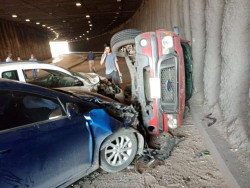 Tras accidente colocan rejillas en alcantarilla en el paso deprimido gas valle