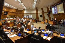 Diputados sancionan a colega por hablar de "dinero sucio"