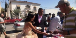 Yamileth quiso celebrar sus XV años regalándole comida a las personas sin hogar