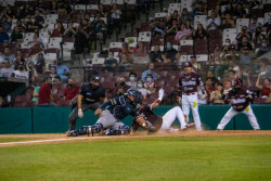 Algodoneros gana juego inaugural a Tomateros
