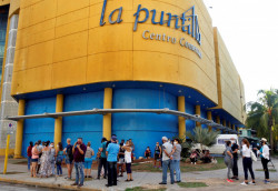 Superhéroes a cambio de leche: los trueques que alivian la escasez en Cuba