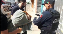 Rescata Policía Municipal a perrito herido con una flecha