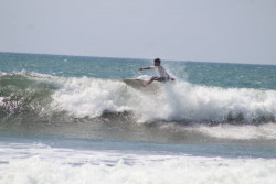 Realizan evento de surf con causa en Mazatlán