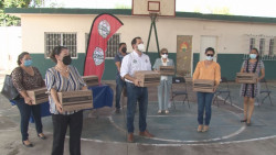 Entregan despensas alimenticias a primarias de tiempo completo