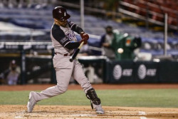 Tomateros derrota 12-2 a Chartos y empata la serie