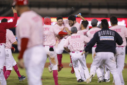 Los Águilas amarran serie ante Sultanes